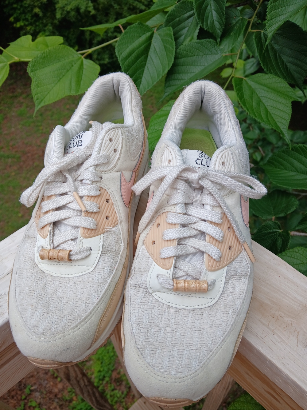 Nike White Low-Top Sneaker with Light Green Insole